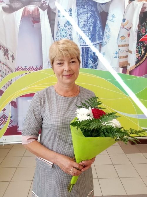 Сельского учителя благодарят родители выпускников