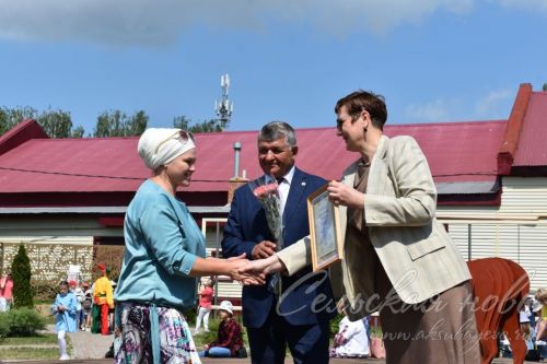 Аксубай районы социаль өлкә хезмәткәрләре ведомство бүләкләренә лаек булдылар