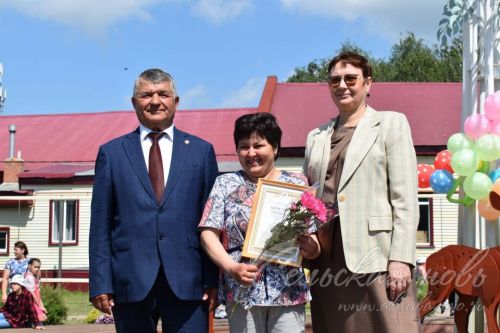 Аксубай районы социаль өлкә хезмәткәрләре ведомство бүләкләренә лаек булдылар