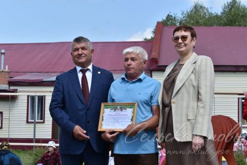 Аксубай районы социаль өлкә хезмәткәрләре ведомство бүләкләренә лаек булдылар
