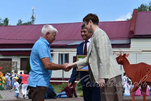 Аксубай районы социаль өлкә хезмәткәрләре ведомство бүләкләренә лаек булдылар