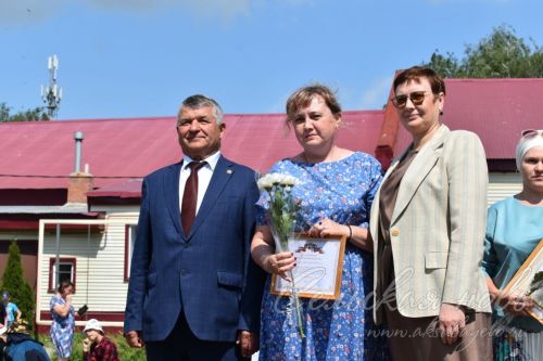 Аксубай районы социаль өлкә хезмәткәрләре ведомство бүләкләренә лаек булдылар