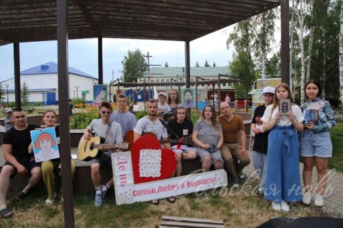 В аксубаевском парке звучали стихи и песни под гитарные мелодии
