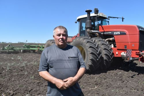 Аксакал в земледелии показывает пример ударного труда