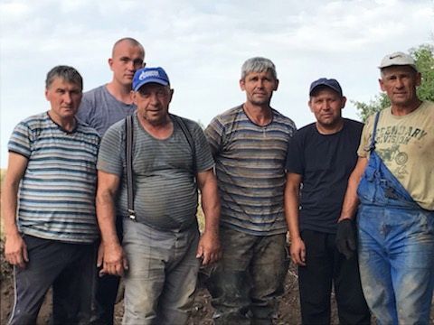 В селе Нижняя Баланда обновили висячий мост и реконструировали родник