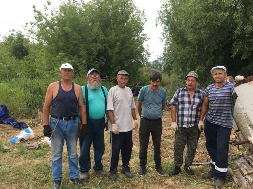 В селе Нижняя Баланда обновили висячий мост и реконструировали родник