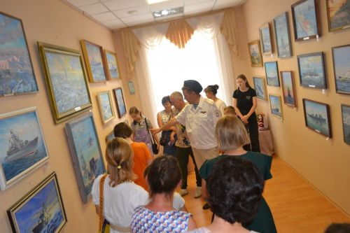 Аксубай туган якны өйрәнү музеенда диңгез пейзажы рәссамы белән очраштылар