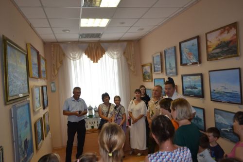 Аксубай туган якны өйрәнү музеенда диңгез пейзажы рәссамы белән очраштылар