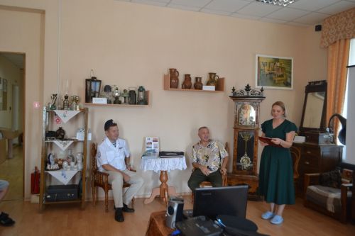 Аксубай туган якны өйрәнү музеенда диңгез пейзажы рәссамы белән очраштылар