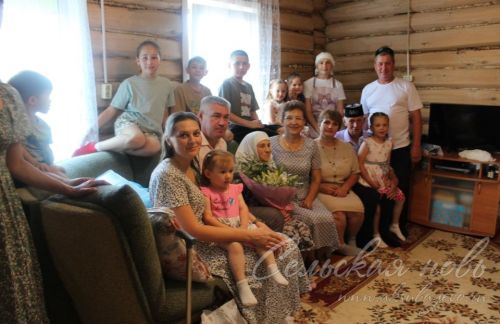 Многодетная мать и в колхозном производстве всегда шла впереди