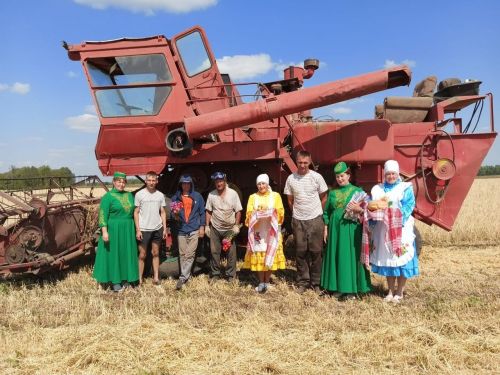 Аксубаевские работники культуры дарили радость хлеборобам