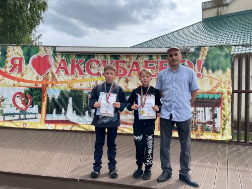 Аксубайның түбән сыйныф укучылары шашка буенча беренчелектә көч сынаштылар