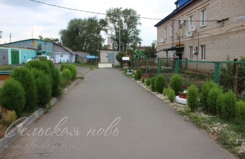 Утыз ел бер ишегалдында, бер гаилә кебек