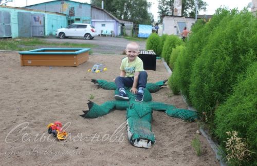 Утыз ел бер ишегалдында, бер гаилә кебек