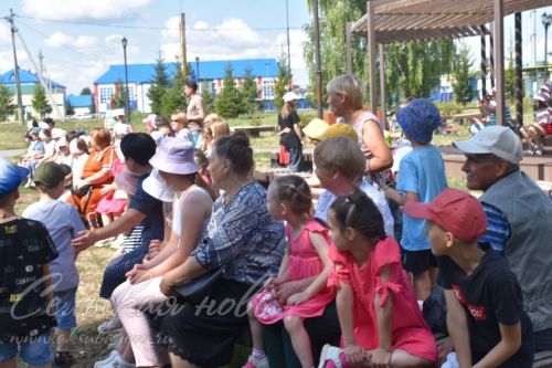 В Аксубаевском парке дети танцевали и ловили мыльные пузыри