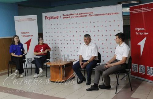 «Движение первых» организовало встречу без галстуков с главой Аксубаевского района