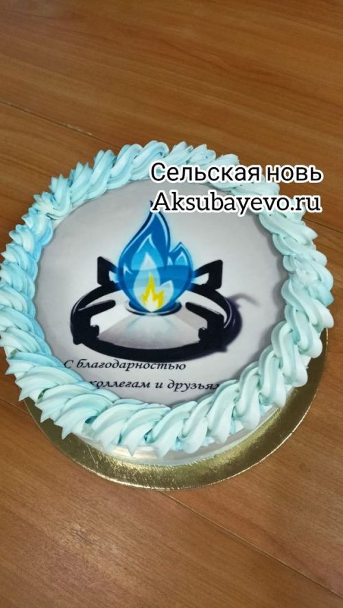 Аксубай районыннан махсус хәрби операция зонасына үз теләге белән киткән сугышчының әнисе улына ярдәм иткәннәре өчен газчыларга рәхмәт йөзеннән торт алып килде