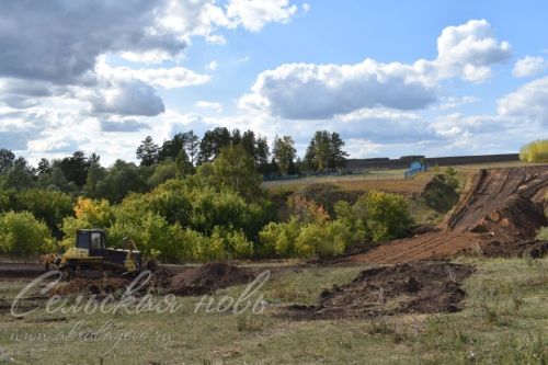 В Аксубаевском районе и плотина строится, и дорога до кладбища мостится, и сельская улица