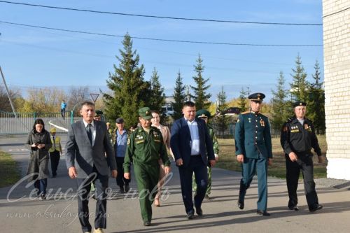 Герой России танкист Расим Баксиков посетил историческую родину