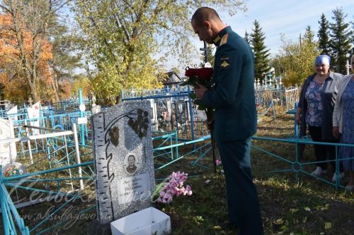Герой России танкист Расим Баксиков посетил историческую родину