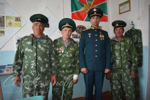 Герой России танкист Расим Баксиков посетил историческую родину