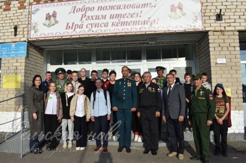 Герой России танкист Расим Баксиков посетил историческую родину