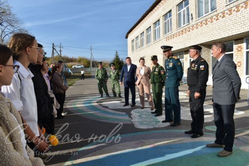 Герой России танкист Расим Баксиков посетил историческую родину