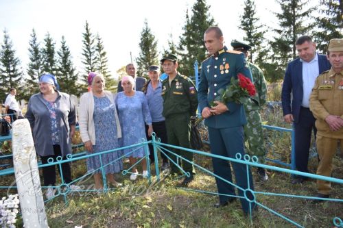 Герой России танкист Расим Баксиков посетил историческую родину