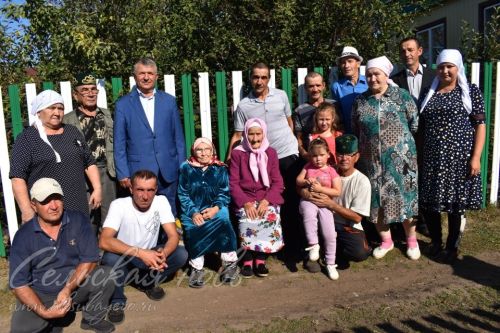 Над аксубаевским ветераном труда и года не подвластны