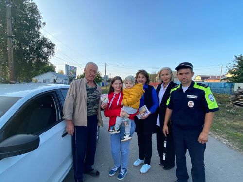 Аксубай дәүләт автоинспекторлары балалар бакчасында тәрбияләнүчеләргә юлларда иминлек турында искәрттеләр