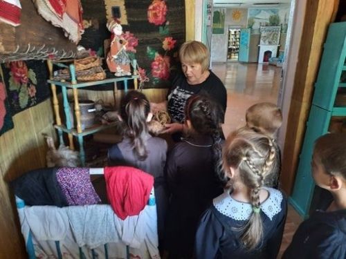 Хотя в школе начались занятия, Новотимошкинская сельская библиотека юных читателей из поля зрения не упускает