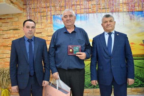 Аксубаевский водитель стал почетным работником АПК РФ