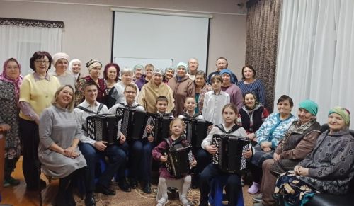«Аксубай егетлере» порадовал пенсионеров концертом