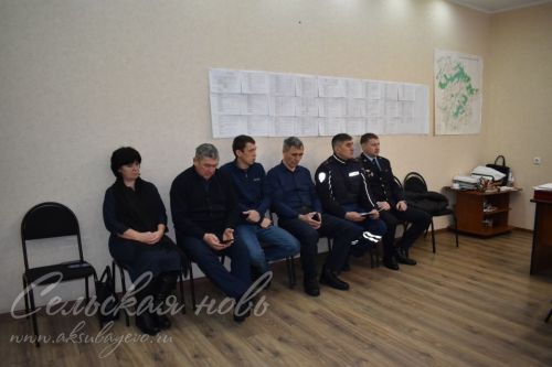 В метель рекомендовано на дорогу не выезжать