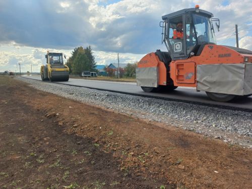 В Емелькине построены ФАП и асфальтированная дорога