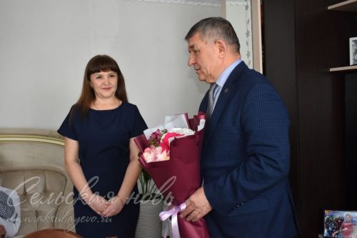 Аксубаевскую многодетную семью Ханифовых посетил руководитель района