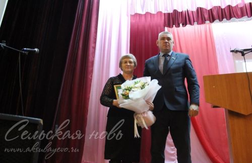 Җирлекнең киңәйтелгән утырышы бер минутлык тынлык белән ачылды