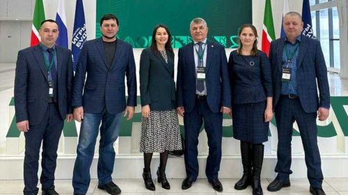 Аксубаевский земледелец получил нагрудной знак Заслуженного механизатора РТ от Раиса Татарстана