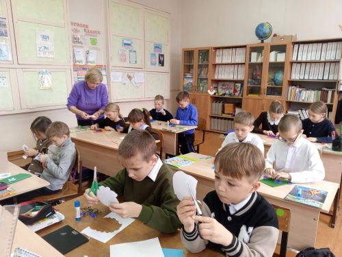 Район мәктәпләрендә Әниләр көненә багышланган бәйрәмнәр узды