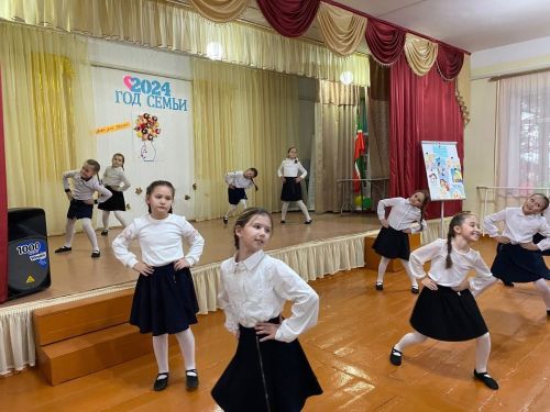 Район мәктәпләрендә Әниләр көненә багышланган бәйрәмнәр узды
