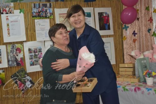 Аксубаевский «Союз добра» поздравил мам с праздником