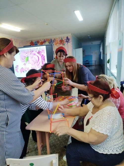 Район мәктәпләрендә Әниләр көненә багышланган бәйрәмнәр узды