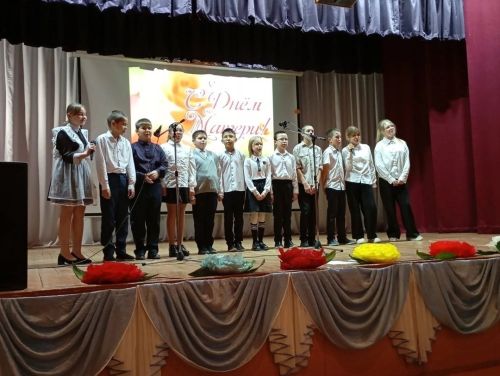 Район мәктәпләрендә Әниләр көненә багышланган бәйрәмнәр узды