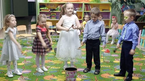 Район мәктәпләрендә Әниләр көненә багышланган бәйрәмнәр узды