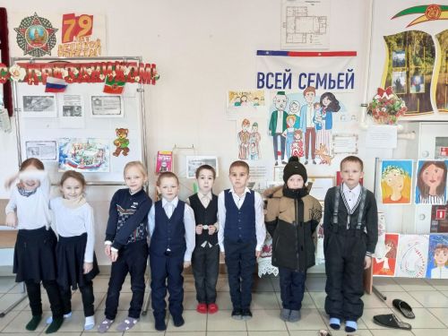 Аксубай укучылары чуаш чигүе турында белделәр