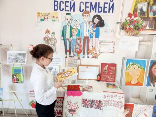 Аксубай укучылары чуаш чигүе турында белделәр