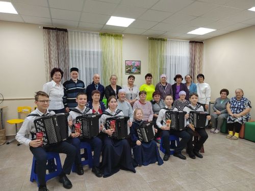 «Аксубай егетлере» порадовал ветеранов концертом