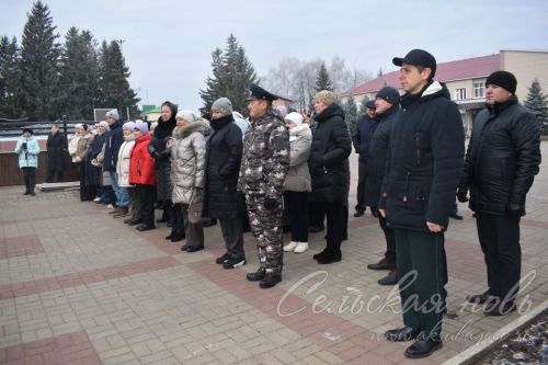 Аксубайда Россия һәм Татарстан әләмнәре күтәрелде