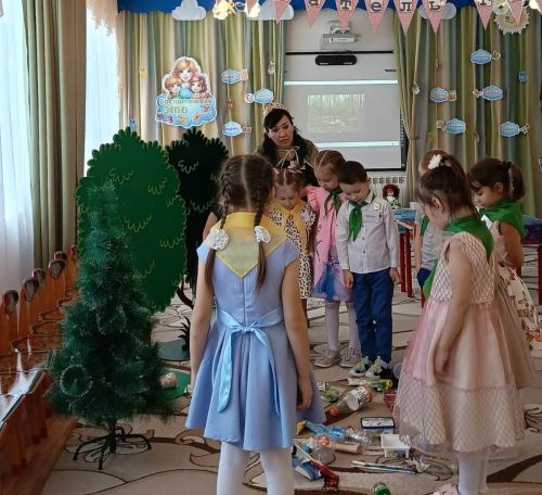 В финале конкурса соревновались шесть воспитателей
