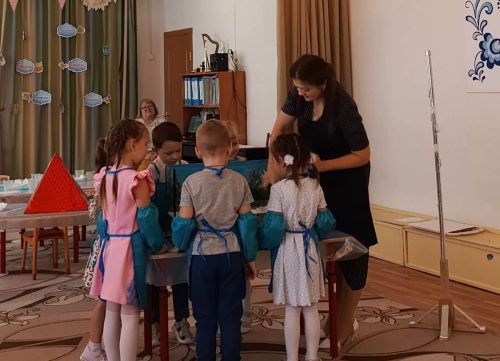 В финале конкурса соревновались шесть воспитателей